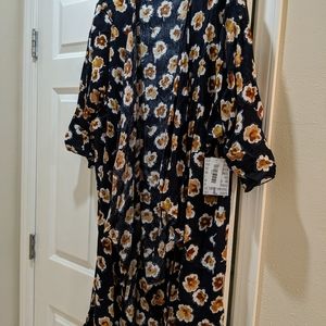 Lularoe Light weight Shirley - L